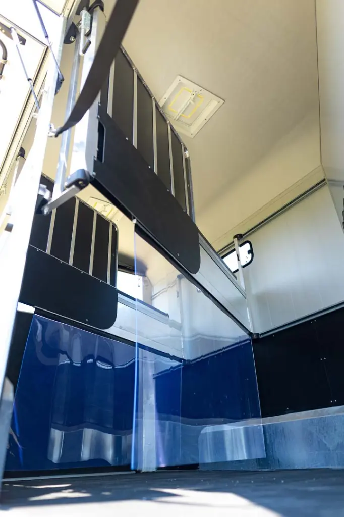 VAN 3 PLACES CHARGEMENT DIAGONAL CHEVAL LIBERTÉ MAXI 3 – Image 12